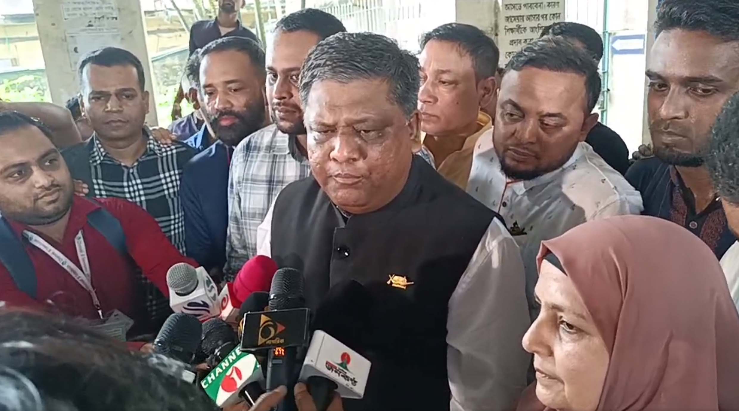 ইভিএমে মানুষ উৎসব করে ভোট দিচ্ছেন: আনোয়ারুজ্জামান